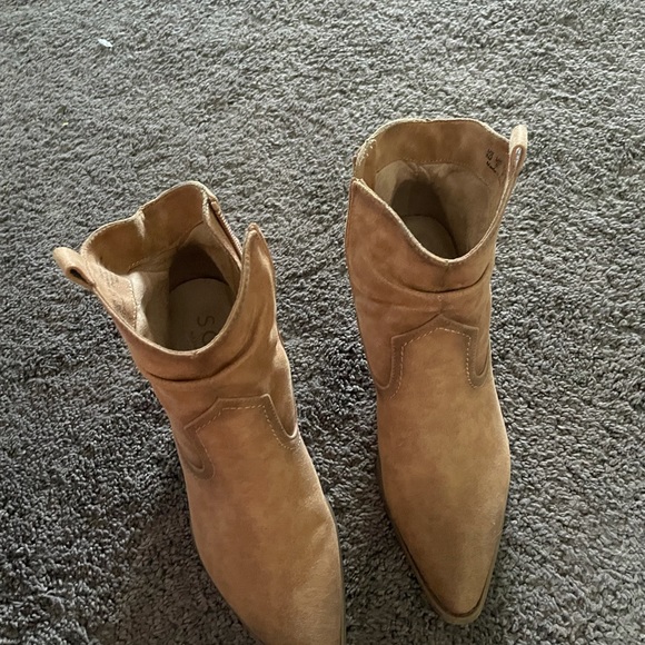 Cute rustic booties- size 8 - Picture 6 of 8